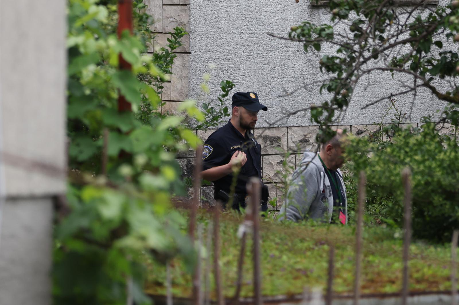 13.06.2024., Susedgrad - Policisjki očevid u Susedgradu gdje je muškarac bez odjeće sjekirom oštetio nekliko automobila. Photo: Igor Kralj/PIXSELL