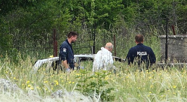 24.05.2023., Dugopolje - U polju kod Dugopolja pronađen izgoren automobil u kojem se nalazilo tijelo osobe. Photo: Miroslav Lelas/PIXSELL