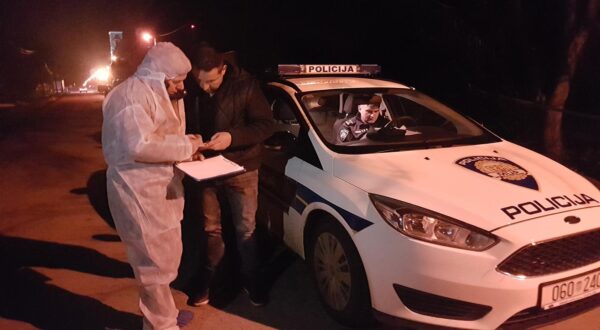 15.02.2018., Koprivnica, Gola - Stravican zlocin dogodio se veceras u Goli. Nesluzbeno se doznaje da je u obiteljskoj kuci nozem ubijen otac troje djece, a na mjestu nesrece zatecena je zenska osoba za koju se sumnja da je pocinila ovo kazneno djelo. Policijski ocevid je jos u tijeku, pa ce se detalji ove tragedije doznati naknadno. rPhoto: Damir Spehar/PIXSELL