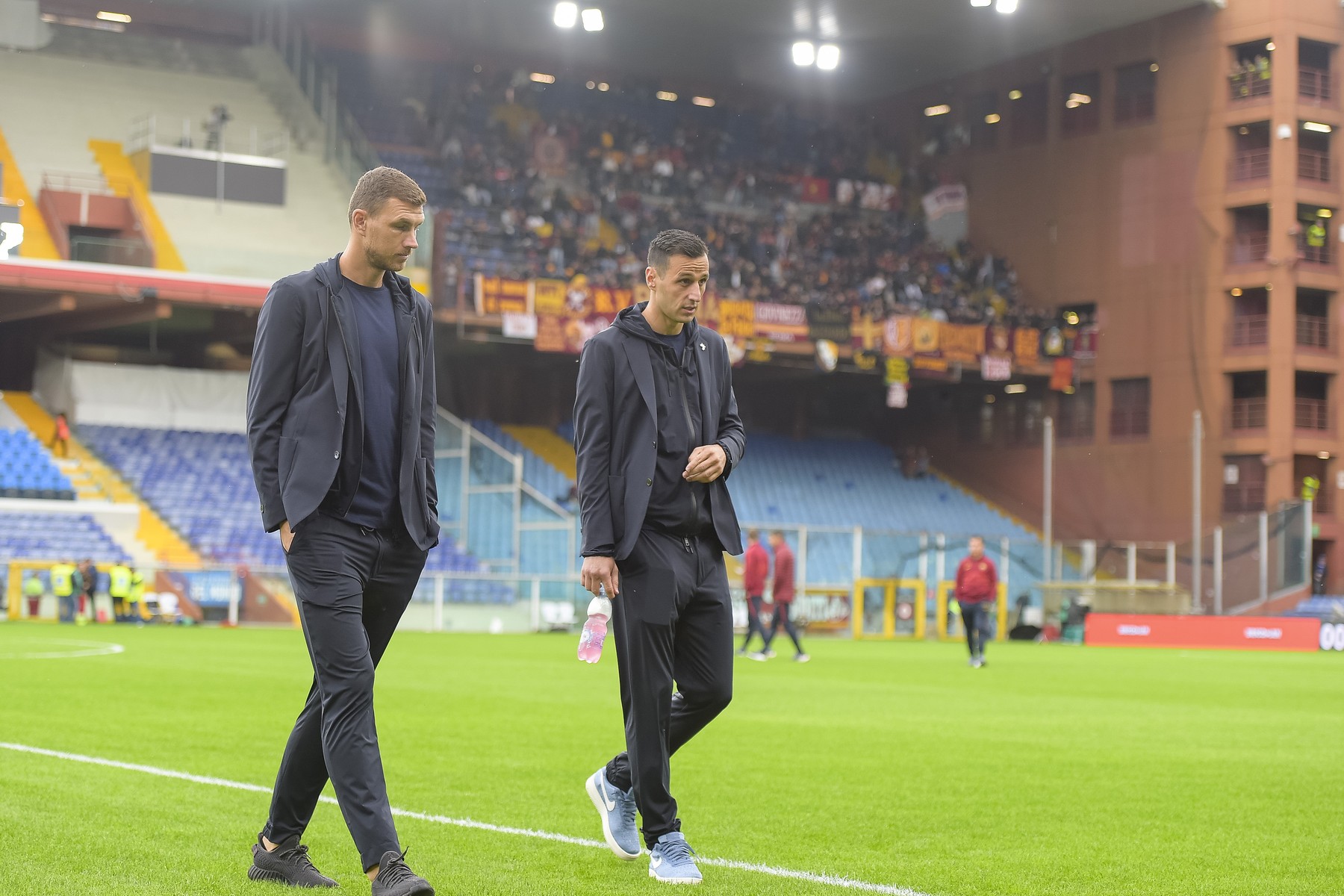 20/10/2019 Genova (Italia)
Sport Calcio
Sampdoria vs Roma
Campionato Italiano Serie A TIM 2018/2019 - Stadio Marassi
Nella foto: Edin Dzeko, Nikola Kalinic



20/10/2019 Genova (Italy)
Sport Soccer
Sampdoria vs Roma
Italian Football Championship League Serie A Tim 2018/2019 - Marassi Stadium
In the pic: Edin Dzeko, Nikola Kalinic,Image: 478032163, License: Rights-managed, Restrictions: , Model Release: no, Credit line: Fabio Rossi/AS RomaLaP / LaPresse / Profimedia