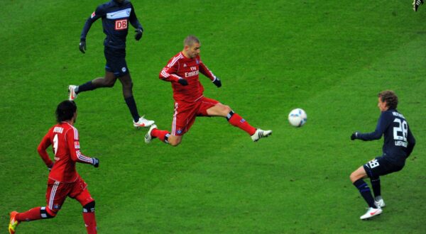 Fussball 1.Bundesliga Berlin 28.01.2012 Olympiastadion Hertha BSC geg Hamburger SV vlnr Jose Paolo GUERRERO 9 HSV Adrian RAMOS 9 BSC Mladen PETRIC 10 Fabian LUSTENBERGER 28 BSC ; GER 2011 x0x xub 2012 quer Aufmacher premiumd Saison 2011/2012 Aktion 

Football 1 Bundesliga Berlin 28 01 2012 Olympic Stadium Hertha BSC geg Hamburg SV From left to right Jose Paolo Guerrero 9 HSV Adrian Ramos 9 BSC Mladen Petric 10 Fabian Lustenberger 28 BSC ger 2011 x0x xub 2012 horizontal Highlight premiumd Season 2011 2012 Action shot,Image: 691854476, License: Rights-managed, Restrictions: Credit images as "Profimedia/ IMAGO", Model Release: no, Credit line: Camera 4 / imago sportfotodienst / Profimedia