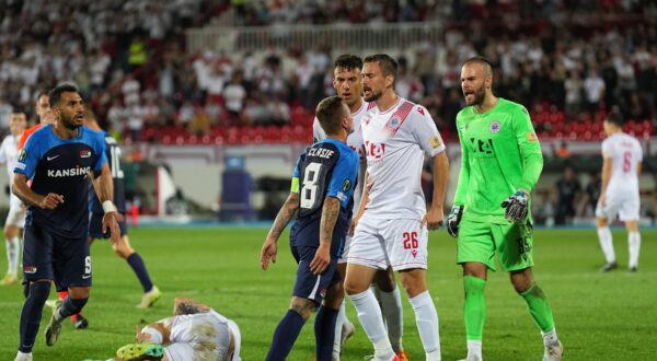 9/21/2023 - MOSTAR - Jordy Clasie of AZ Alkmaar (cl) argues with Filip Bradaric of HSK Zrinjski (cr) during the UEFA Conference League group E match between HSK Zrinjski Mostar and AZ Alkmaar at Gradski Mostar stadium on September 21, 2023 in Mostar, Bosnia and Herzegovina Herzegovina. ANP ED VAN DE POL /ANP/Sipa USA,Image: 807249016, License: Rights-managed, Restrictions: *** World Rights Except Belgium, France, Germany, The Netherlands, and the UK ***  BELOUT DEUOUT FRAOUT GBROUT NLDOUT, Model Release: no, Credit line: ANP / ddp USA / Profimedia
