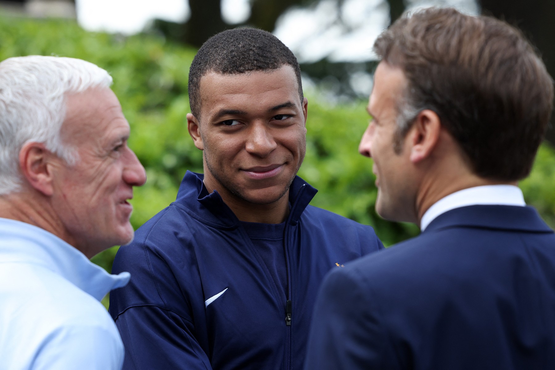 Kylian Mbappé et Didier Deschamps - Le président français, Emmanuel Macron se rend auprès de l’équipe de France masculine de football, au Centre National du Football de Clairefontaine, à Clairefontaine-en-Yvelines. Le 3 juin 2024. © Stéphane Lemouton / Bestimage French president at the National Football Center in Clairefontaine. On June 3rd 2024,Image: 878554682, License: Rights-managed, Restrictions: , Model Release: no, Credit line: Stephane Lemouton / Bestimage / Profimedia