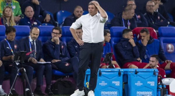 UEFA EURO, EM, Europameisterschaft,Fussball 2024: Gruppenspiel Serbien - England 16.06.2024 Dragan Stojkovic Serbien, Cheftrainer. UEFA EURO 2024: Gruppenspiel Serbien - England Arena AufSchalke, Gelsenkirchen, am 16.06.2024 *** UEFA EURO 2024 Group match Serbia England 16 06 2024 Dragan Stojkovic Serbia, Head Coach UEFA EURO 2024 Group match Serbia England Arena AufSchalke, Gelsenkirchen, on 16 06 2024 Copyright: xBEAUTIFULxSPORTS/Meuselx,Image: 882256796, License: Rights-managed, Restrictions: Credit images as "Profimedia/ IMAGO", Model Release: no, Credit line: BEAUTIFUL SPORTS/Meusel / imago sportfotodienst / Profimedia
