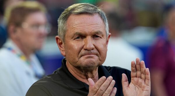 COLOGNE, GERMANY - JUNE 25: Head coach of Slovenia Matjaz Kek gestures during UEFA EURO 2024 Group C match between England and Slovenia at Cologne Stadium in Cologne, Germany on June 25, 2024. Emin Sansar / Anadolu/ABACAPRESS.COM,Image: 884663858, License: Rights-managed, Restrictions: , Model Release: no, Credit line: AA/ABACA / Abaca Press / Profimedia