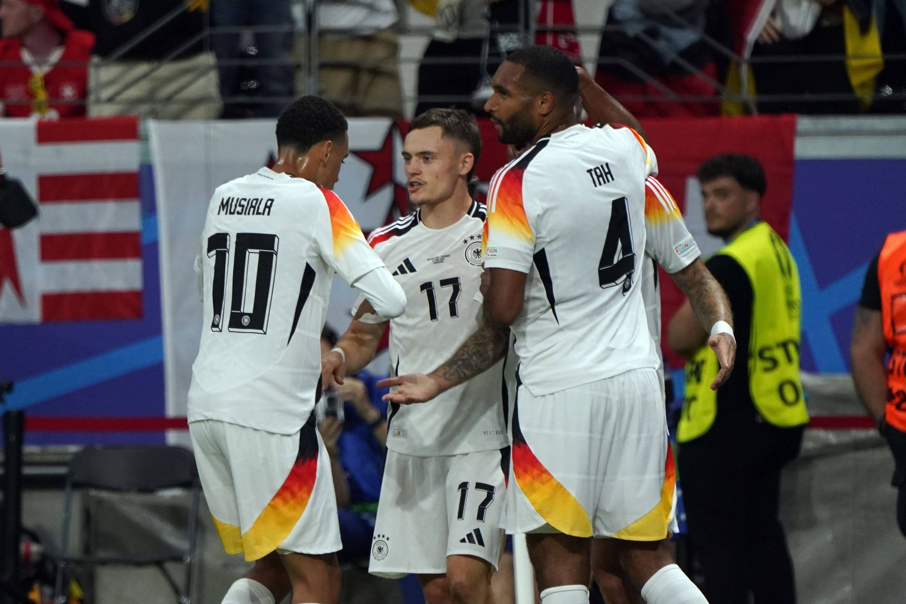 EURO 2024, Fussball, UEFA EURO, EM, Europameisterschaft,Fussball 2024, EM 2024, Gruppenphase, Gruppe A, Schweiz-Deutschland, 23.06.2024, Frankfurtarena , Frankfurt , Jamal Musiala, Florian Wirtz, Jonathan Tah, alle Deutschland, Torjubeln *** EURO 2024, Football, UEFA Euro 2024, Euro 2024, Group stage, Group A, Switzerland Germany, 23 06 2024, Frankfurtarena , Frankfurt , Jamal Musiala, Florian Wirtz, Jonathan Tah, all Germany, Goal celebration,Image: 885244797, License: Rights-managed, Restrictions: Credit images as "Profimedia/ IMAGO", Model Release: no, Credit line: Gladys Chai von der Laage / imago sportfotodienst / Profimedia