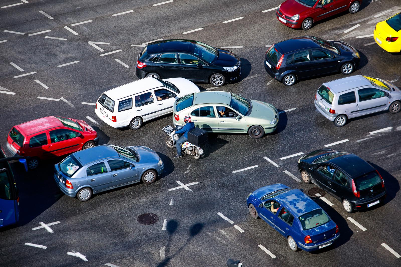 03.10.2019., Split - Nevrijeme i zatvaranje pojedinih dionica ceste na izlazu iz grada za potrebe Cro Race biciklisticke utrke uzrokovali prometni kolaps.rPhoto: Milan Sabic/PIXSELL