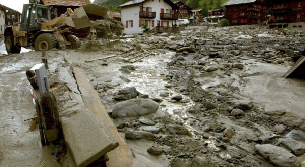 Heavy machinery (L) is used to clear the debris and rubble in overflooded parts of the village of Taesch, near Zermatt, Switzerland, 26 June 2001. An avalanche caused the lake Weingartensee, situated above Taesch, to overflow, spilling water and debris into the village late yesterday evening. Some 150 people were evacuated temporarily.,Image: 69127525, License: Rights-managed, Restrictions: , Model Release: no, Credit line: ANDREE-NOELLE POT / AFP / Profimedia