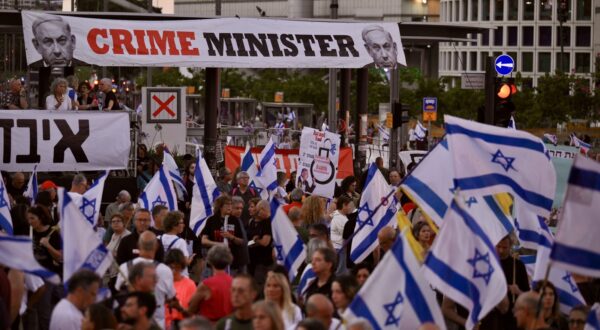 TEL AVIV, ISRAEL - JUNE 01: Israelis holding Israeli flags and banners demonstrate again to demand a ceasefire in the Gaza Strip, a prisoner swap deal and the resignation of Israeli Prime Minister Benjamin Netanyahu's government in Tel Aviv, Israel on June 01, 2024. Mostafa Alkharouf / Anadolu,Image: 878153610, License: Rights-managed, Restrictions: , Model Release: no, Credit line: Mostafa Alkharouf / AFP / Profimedia