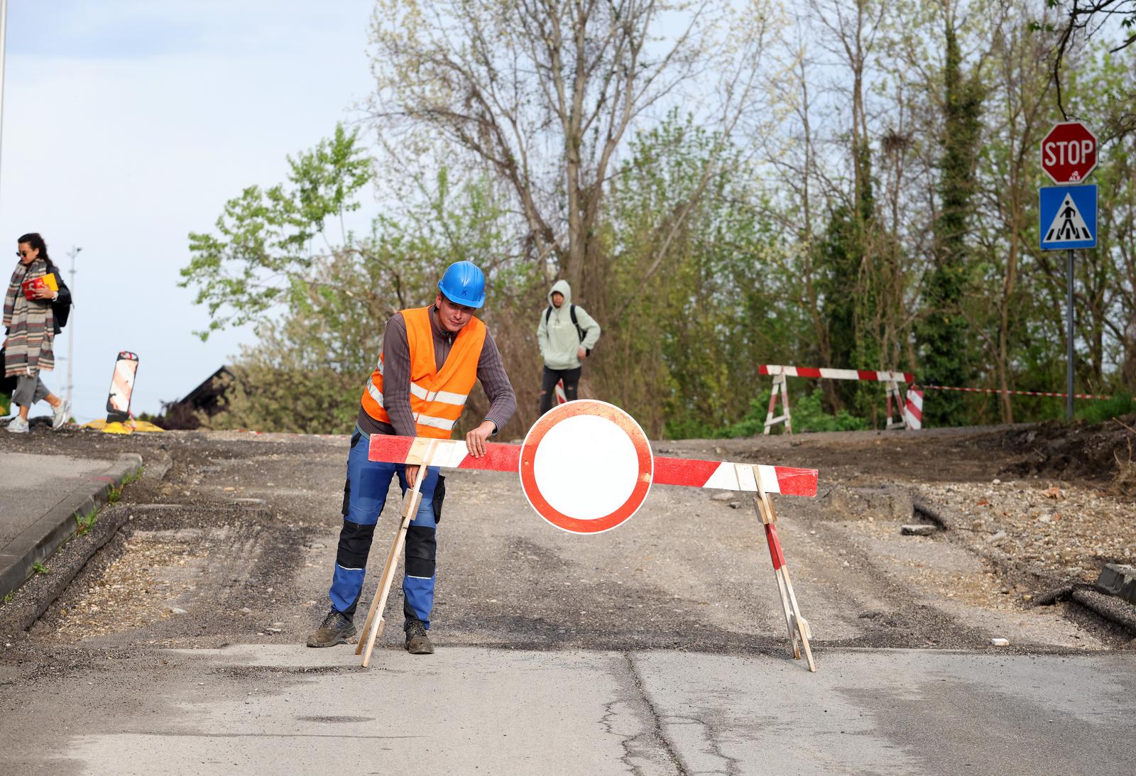 19.04..2023.,  Zagreb - Radovi na rotoru koji ce biti sagradjen na krizanju Cimermanove, Remetinacke, Rijecke ceste i Savskog mosta.  Photo: Boris Scitar/PIXSELL
