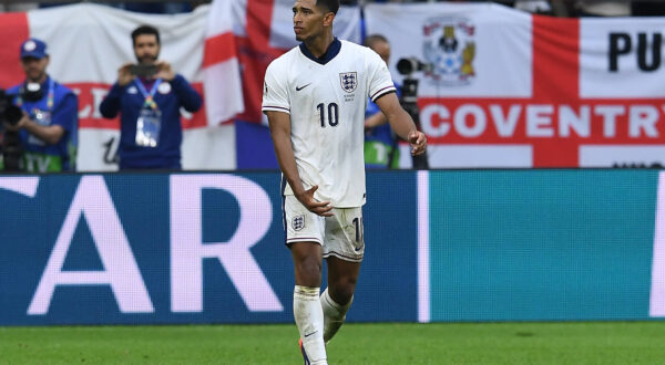 Fußball UEFA EURO, EM, Europameisterschaft,Fussball 2024 Achtelfinale England - Slowakei am 30.06.2024 in der Arena AufSchalke in Gelsenkirchen Torjubel / Jubel / Tor zum 1:1 durch Jude Bellingham  England  *** Soccer UEFA EURO 2024 Round of 16 England Slovakia on 30 06 2024 at the Arena AufSchalke in Gelsenkirchen Goal celebrations Goal to 1 1 by Jude Bellingham England xRx