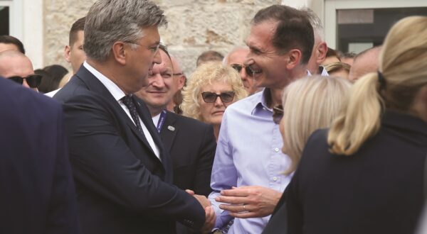 06.08.2023., Sinj - 308. Sinjska alka. Sinjska alka je hrvatska viteska igra. Odrzava se svake godine u nedjelju u prvoj trecini mjeseca kolovoza u Sinju, na godisnjicu pobjede nad turskim osvajacima 14. kolovoza 1715. Na taj dan je 700 hrvatskih vojnika iz Sinja uspjelo odbiti navalu vojske turskog seraskera Mehmed-pase Celica koja je brojala 60.000 vojnika. predsjednik Vlade Andrej Plenkovic, Dragan Primorac Photo: Ivo Cagalj/PIXSELL