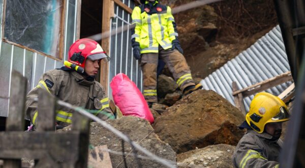 Firefighters help to clean up debris from destroyed buildings after a 7.7-magnitude earthquake shook Chiloe Island off the Pacific coast of southern Chile, on December 26, 2016.
 A strong Christmas day earthquake rattled Chile on Sunday, registering 7.7 on the Moment Magnitude Scale, according to US seismologists, who warned that tsunamis were possible in some areas. No victims were reported.,Image: 309491358, License: Rights-managed, Restrictions: , Model Release: no, Credit line: PAOLO AVILA / AFP / Profimedia