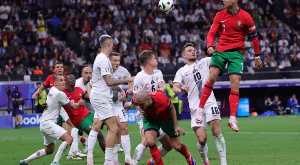 epa11451249 Cristiano Ronaldo of Portugal (R) in action during the UEFA EURO 2024 Round of 16 soccer match between Portugal and Slovenia, in Frankfurt Main, Germany, 01 July 2024.  EPA/OLIVIER MATTHYS