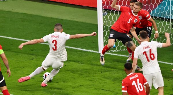 epa11453461 Merih Demiral (L) of Turkey scores the 1-0 goal during the UEFA EURO 2024 Round of 16 soccer match between Austria and Turkey, in Leipzig, Germany, 02 July 2024.  EPA/HANNIBAL HANSCHKE