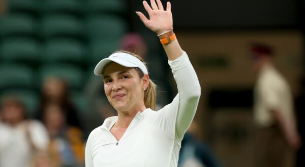 epa11460701 Donna Vekic of Croatia celebrates after winning the Women's 3rd round match against Dayana Yastremska of Ukraine at the Wimbledon Championships, Wimbledon, Britain, 05 July 2024. Vekic won in three sets.  EPA/TIM IRELAND  EDITORIAL USE ONLY
