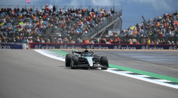 epa11462300 Mercedes driver George Russell of Britain in action during the Qualifying for the Formula One British Grand Prix, Towcester, Britain, 06 July 2024. The 2024 Formula 1 British Grand Prix is held on the Silverstone Circuit racetrack on 07 July.  EPA/PETER POWELL
