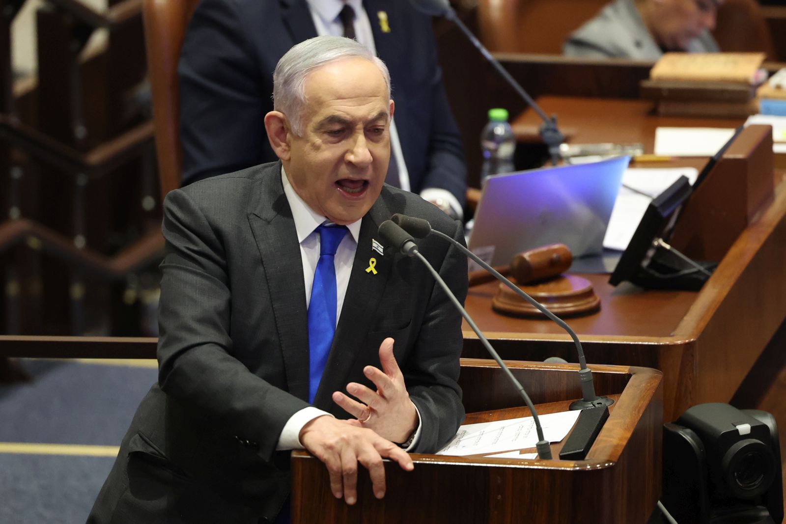 epa11483215 Israeli Prime Minister Benjamin Netanyahu addresses the Knesset, the Israeli parliament, in Jerusalem, 17 July 2024, during a discussion initiated by the opposition against his government's handling of the crisis in Gaza and in northern Israel.  EPA/ABIR SULTAN