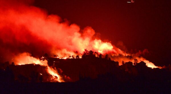 epa11496638 A handout photo made available by the Chico Enterprise-Record shows the Park Fire burning on 24 July 2024 in Chico, California, USA, (Issued on 25 July 2024). A 42-year-old man from Chico is under arrest and in Butte County Jail. The Butte County District Attorney, Mike Ramsey said the man’s identity will be revealed later. According to the press release by Butte County District Attorney Mike Ramsey, the unknown male was seen pushing a car that was on fire into a gully, going down an embankment approximately 60 feet and burned completely, spreading flames that caused the Park Fire. Flames spreading from the car caused the blaze that surpassed 45,000 acres overnight.  EPA/DAN REIDEL / HANDOUT FOR EDITORIAL USE ONLY: MANDATORY CREDIT - DAN REIDEL / CHICO ENTERPRISE-RECORDHANDOUT EDITORIAL USE ONLY/NO SALES