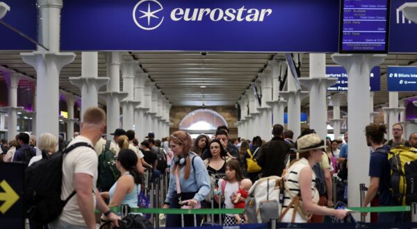 epa11497102 Rail passengers queue up at Eurostar rail terminal at St. Pancras International station in London, Britain, 26 July 2024. Eurostar has cancelled some trains from London to Paris due to arson attacks on the French rail network. Cancellations may continue into the weekend.  France's high speed rail network TGV was severely disrupted on 26 July following a 'massive attack', according to French train operator SNCF, just hours before the opening ceremony of the Paris 2024 Olympic games.  EPA/ANDY RAIN
