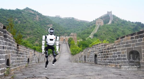 Ferrari Press Agency
Great Wall  1
Ref 15913
05/06/2024
See Ferrari text
Pictures must credit:   Robot Era

A new humanoid robot has demonstrated its walking and balancing capabilities — by taking a stroll along China’s Great Wall.

The machine, called XBot-L  has been created by Chinese tech company Robot Era.

The XBot-L was taken to a stretch of the 21,194 km -long construction not normally visited by tourists.

Parts of the rampart walkway show uneven paving ,drains and  stairs up all designed to test the bot to its limits.

It demonstrates its ability to move steadily along the famous wall as well as managing the stairs with ease. 

The bot is equipped with advanced navigational and balancing systems.

Robot Era says the XBot-L really shines in its ability to navigate the dimly lit guard towers where a lack of light could affect navigational tools on other bots.

OPS: Robot Era's  XBot-L demonstrates its walking and balancing skills on the Great Wall of China

Picture supplied by Ferrari,Fotografija: 879065395, licenca: Rights-managed, ograničenja: , dopuštenje modela:no, Credit line: Robot Era / Ferrari / Profimedia