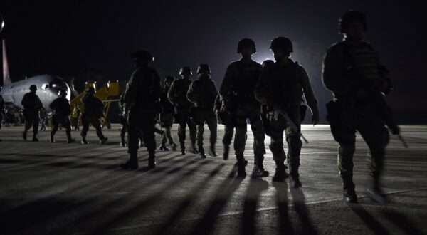 Members of the Mexican Army Special Forces arrive to the Airport of Culiacan, Sinaloa state, Mexico, on October 18, 2019.  Mexico's president faced a firestorm of criticism Friday as his security forces confirmed they arrested kingpin Joaquin "El Chapo" Guzman's son, then released him when his cartel responded with an all-out gun battle.,Image: 477721962, License: Rights-managed, Restrictions: , Model Release: no, Credit line: ALFREDO ESTRELLA / AFP / Profimedia