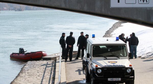 05.03.2013., Varazdin - Varazdinska zupanija donirala je Policijskoj upravi Varazdinskoj camac za spasavanje.rPhoto: Marko Jurinec/PIXSELL