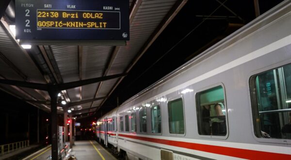 05.07.2023., Zagreb - Zbog dolaska putnika koji putuju na festival Ultra Europe u Split ocekuje se guzva u nocnim vlakovima koji sa Zagrebackog glavnog kolodvora. Photo: Luka Stanzl/PIXSELL