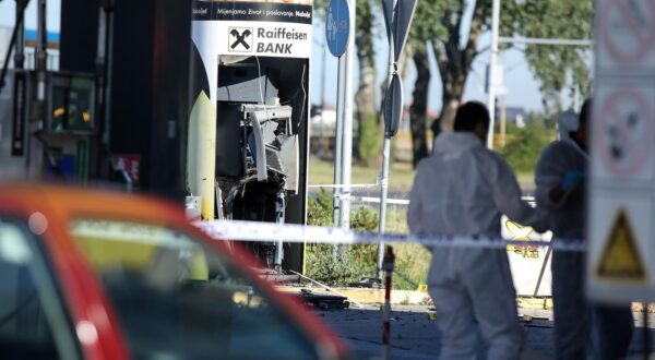 05.07.2024., Zagreb - Policijski ocevid na benzinskoj pumpi gdje je raznesen bankomat. Photo: Emica Elvedji/PIXSELL