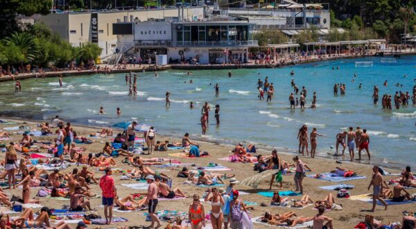 05.07.2024., Split - Ljetni ugodjaj na plazi Bacvice. Photo: Zvonimir Barisin/PIXSELL