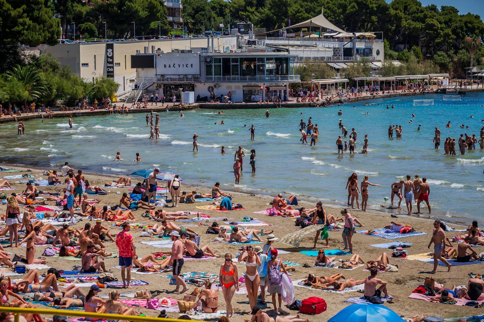 05.07.2024., Split - Ljetni ugodjaj na plazi Bacvice. Photo: Zvonimir Barisin/PIXSELL