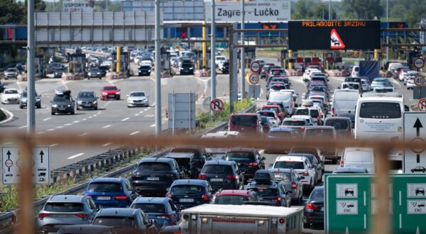 06.07.2024.,Zagreb -  Velike guzve  stvaraju se na naplatnoj postaji Lucko u smjeru mora. Photo: Davor Puklavec/PIXSELL