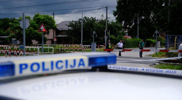 08.06.2022., Zagreb - Jedna osoba poginula je u naletu vlaka na pruznom prijelazu Trnava u Branimirovoj ulici. Ocevid je u tijeku. Photo: Slaven Branislav Babic/PIXSELL