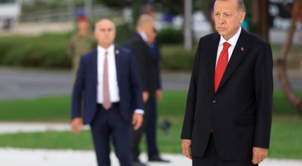 08.09.2022., Zagreb - Predsjednik Republike Turske Recep Tayyip Erdogan polozio je vijenac ispred Spomenika domovini na Trgu Stjepana Radica. Photo: Sanjin Strukic/PIXSELL