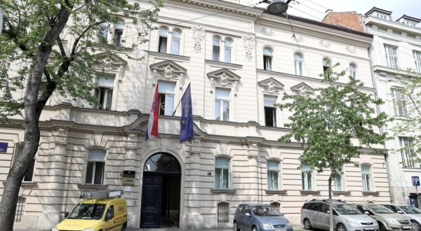 09.05.2022., Zagreb - Zgrada DORH-a u Gajevoj ulici, ilustracija. Prema pisanju medija DORH i USKOK imaju velikih problema s odljevom kadrova zbog niskih placa.
 Photo: Patrik Macek/PIXSELL