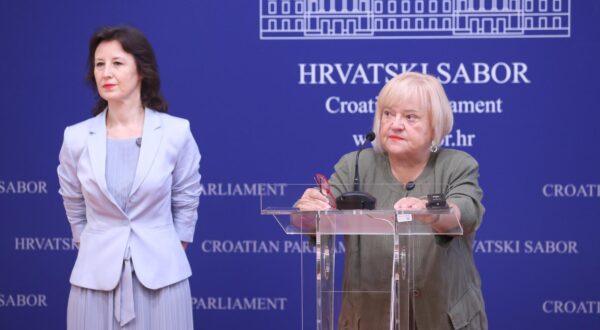 10.07.2024., Zagreb - Na konferenciji za medije odrzanoj u Saboru o temi: "Kako reagirati na ozbiljne i organizirane prijetnje zenskim pravima" govorile su zastupnice Anka Mrak Taritas i Dalija Oreskovic. Photo: Patrik Macek/PIXSELL