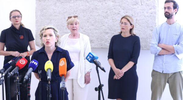 10.07.2024., Zagreb - U Saboru je odrzan okrugli stol u organizaciji Kluba zastupnika Mozemo, tema kojega je bila „Antirodni pokreti i nasilje nad zenama“.  Izjave sudionika nakon okruglog stola. Photo: Patrik Macek/PIXSELL