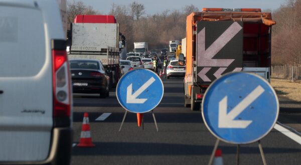 11.02.2022.,  Zagreb - Oko 4.20 na autocesti A1, u blizini Demerja doslo je do prometne nesrese u kojoj je smrtno stradala jedna osoba. Policijski ocevid je u tijeku, a premet se odvija usporeno jednom prometnom trakom. Photo: Igor Kralj/PIXSELL