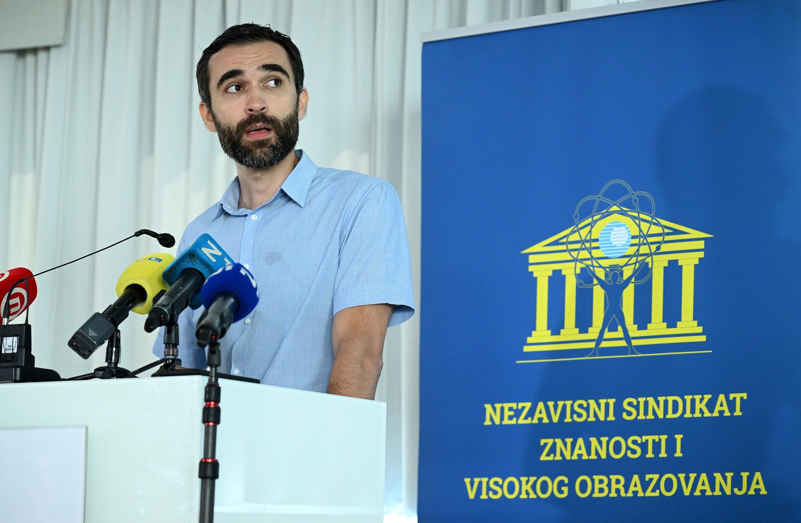 11.07.2024., Zagreb - Nezavisni sindikat znanosti i visokog obrazovanja odrzao je konferenciju za novinare o rezultatima izjasnjavanja zaposlenika u sustavu znanosti i visokog obrazovanja o novom sustavu placa te problemima u sustavu koji se se ne rjesavaju. Glavni tajnik sindikata Matija Kroflin. Photo: Marko Lukunic/PIXSELL