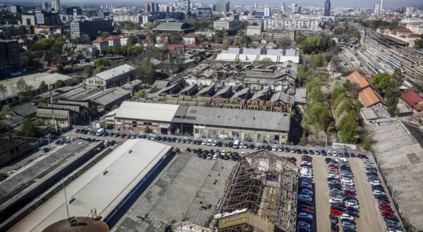 13.04.2022., Zagreb - Panorama grada Zagreba snimljena s nebodera u Strojarskoj cesti 20.  Zapusteni prostori tvrtke Gredelj.
  Photo: Slavko Midzor/PIXSELL
