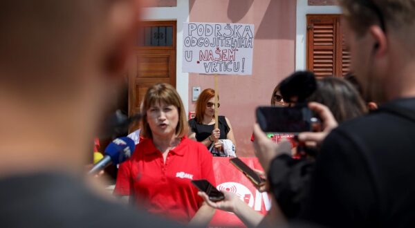 13.05.2024., Biograd - Konferencija za medije Sindikata obrazovanja, medija i kulture (SOMK) povodom pocetka strajka u Djecjem vrticu Ivana Brlic Mazuranic u Biogradu na moru. Na konferenciji su govorili Mladen Novosel, predsjednik Saveza samostalnih sindikata Hrvatske (SSSH) i Bozica Zilic, predsjednica SOMK-a Photo: Sime Zelic/PIXSELL