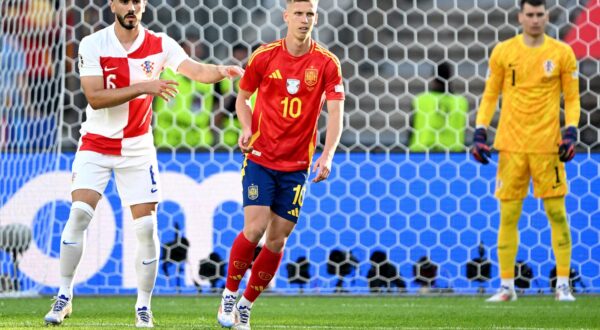 15.06.2024., Olimpijski stadion, Berlin, Njemacka - Europsko prvenstvo 2024., skupina B, 1. kolo, Spanjolska - Hrvatska. Josip Sutalo, Dani Olmo. Photo: Marko Lukunic/PIXSELL