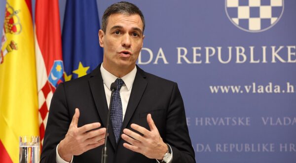 16.02.2023., Zagreb - Predsjednik Vlade Kraljevine Spanjolske Pedro Sanchez dao je izjavu medijima nakon sastanka s predsjednikom Vlade RH Andrejom Plenkovicem u Banskim dvorima. Photo: Goran Stanzl/PIXSELL