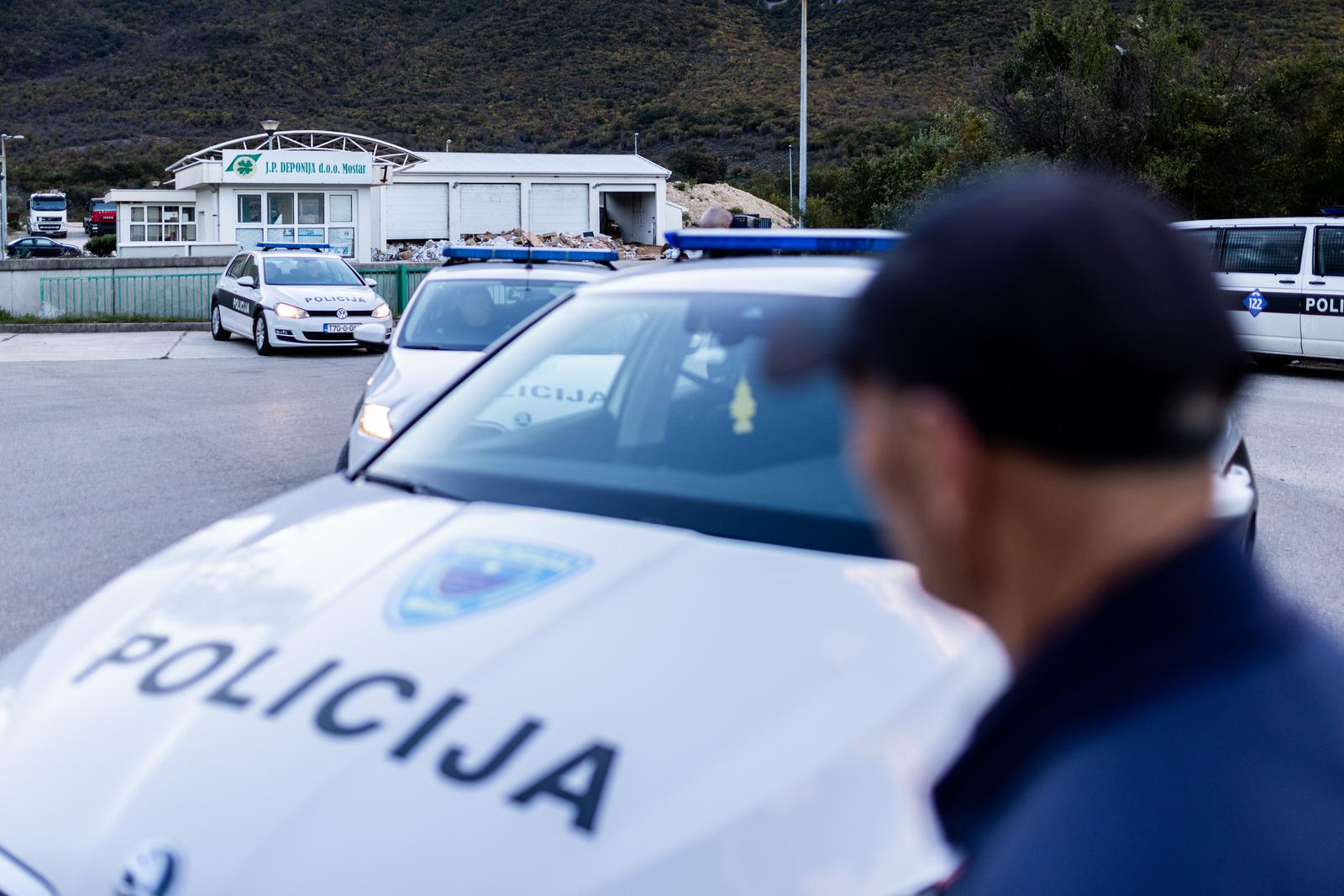 18.11.2023., Mostar - Clanovi Gradjanske inicijative "Jer nas setice" i stanovnici naselja sjevernog mostarskog predgradja, jutros od 7 sati, nakon cetiri godine, zapoceli su novu blokadu deponije Uborak koja godinama radi bez vazecih dozvola.  



  Photo: Denis Kapetanovic/PIXSELL