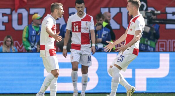 19.06.2024.,  Volksparkstadion, Hamburg, Njemacka - Europsko prvenstvo 2024., skupina B, 2. kolo, Hrvatska. Andrej Kramaric, Ivan Perisic, Luka Sucic Photo: Luka Stanzl/PIXSELL