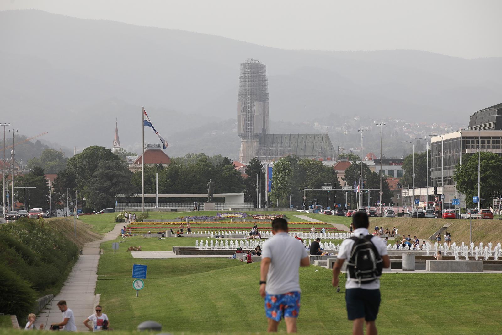 21.06.2024., Zagreb - Saharski pijesak smanjio je vidljivost u Zagrebu. Photo: Emica Elvedji/PIXSELL