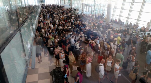 23. 07. 2024.,  Kastela- zracna luka sv Jerolim guzva na aerodromu zbog hakerskog napada, letovi otkazani, poteskoce u zracnom prometu Photo: Ivana Ivanovic/PIXSELL