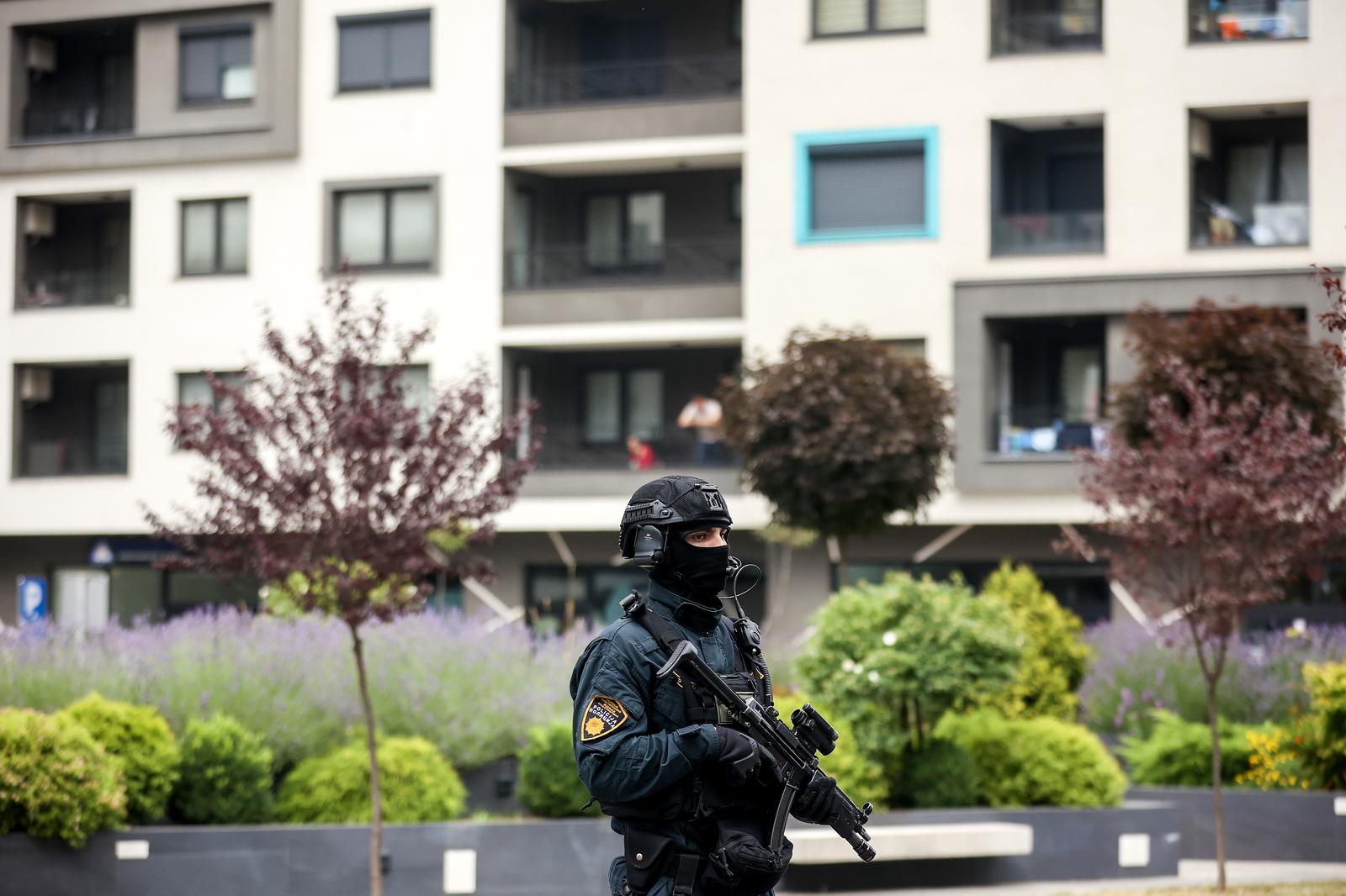 26.06.2024., Sarajevo, Bosna i Hercegovina - Pripadnici FUP-a danas su zapoceli realizaciju akcije kodnog naziva "Omerta". Vrse se pretresi na podrucju Kantona Sarajevo, preciznije na podrucju Vogosce, Ilijasa i u sarajevskom naselju Bulevar na Stupu. Photo: Armin Durgut/PIXSELL
