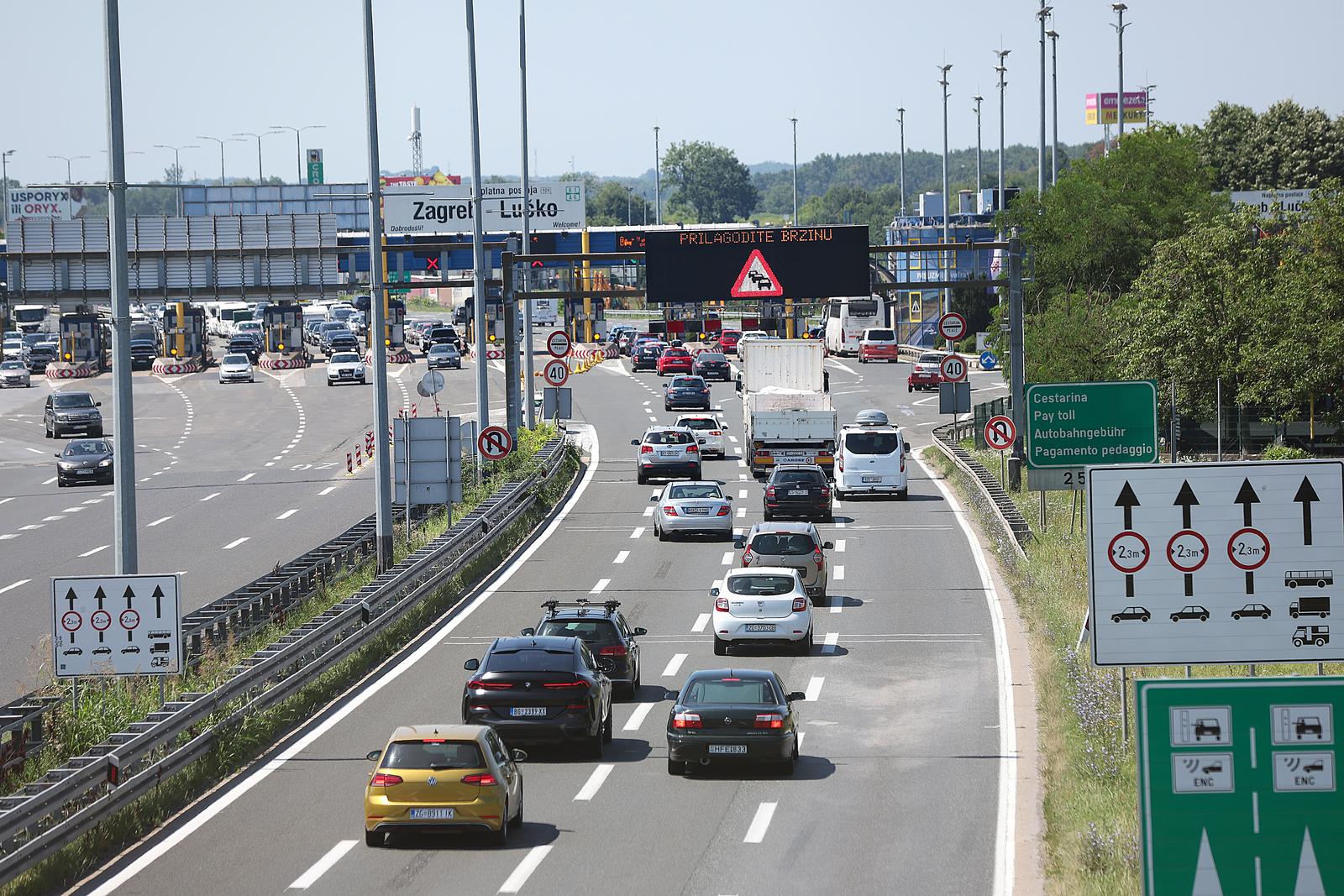 29.06.2024., Zagreb - Pojacana gustoca prometa na naplatnoj postaji Lucko u smjeru mora. Photo: Goran Stanzl/PIXSELL