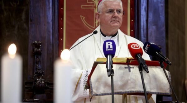Riječki nadbiskup Mate Uzinić